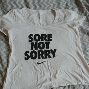 Nike t-shirt "sore not sorry"